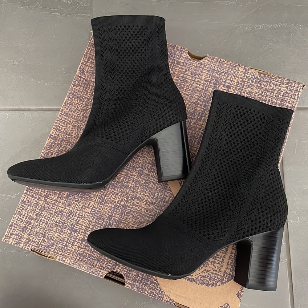 Born jet black knit boots
